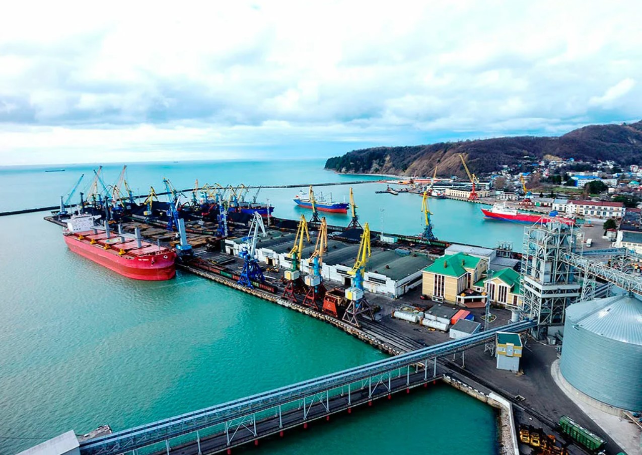 Após o ataque das Forças Armadas da Ucrânia ao terminal petrolífero russo em Tuapse, no Mar Negro, ocorreu um derrame de petróleo de 3,6 km