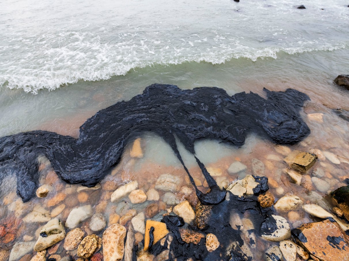 Após o ataque das Forças Armadas da Ucrânia ao terminal petrolífero russo em Tuapse, no Mar Negro, ocorreu um derrame de petróleo de 3,6 km