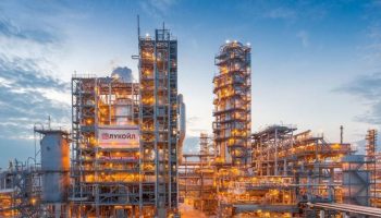 Em Kstovo, na Rússia, os UAV ucranianos «incendiaram» uma refinaria de petróleo e uma fábrica petroquímica