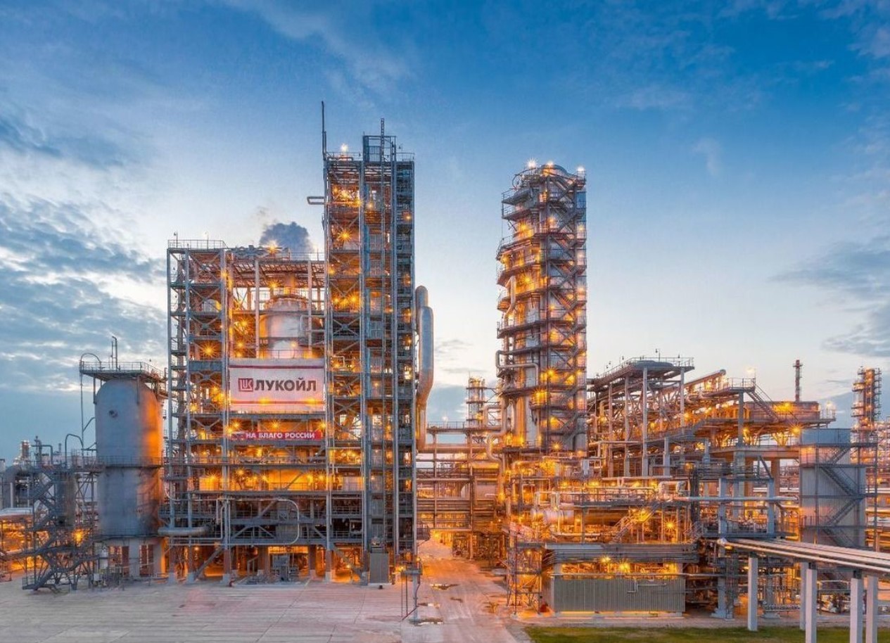 Em Kstovo, na Rússia, os UAV ucranianos «incendiaram» uma refinaria de petróleo e uma fábrica petroquímica