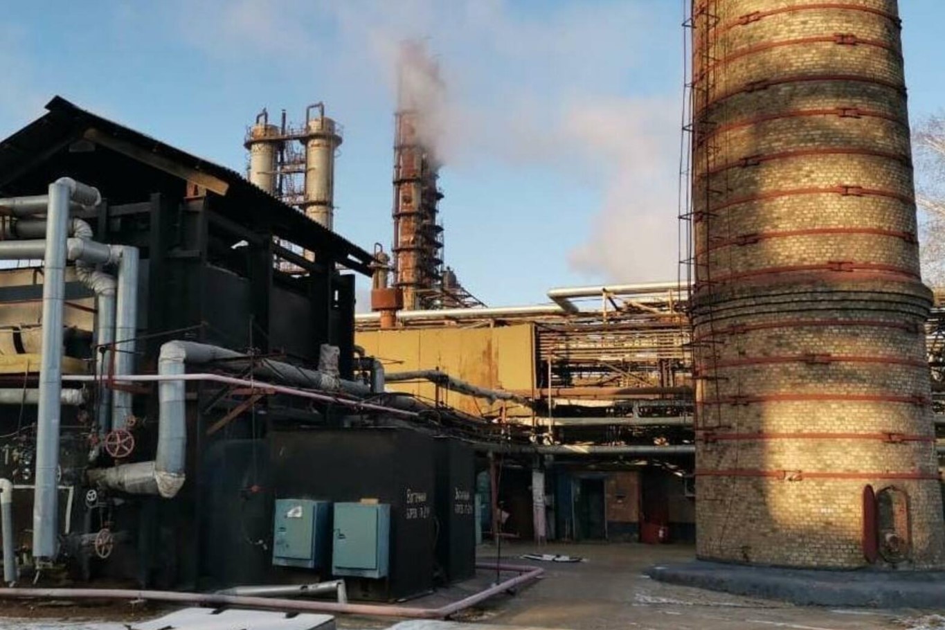 Os UAVs da Ucrânia voaram 1.914 km e incendiaram uma fábrica petroquímica em Sterlitamak, na Rússia